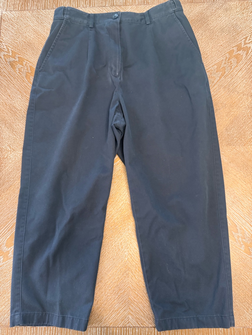 LL Bean Navy Blue Original Fit Cropped Pants Sz 12 waist 32” Inseam 23” Pocket
